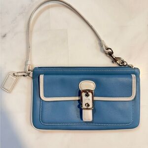 Coach Hampton Leather pocket Wristlet Blue/White